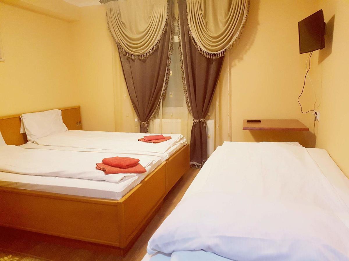 Complex Turistic Gura Jgheabului Hotel Otelu Rosu Exterior photo