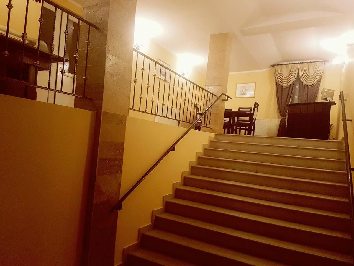 Complex Turistic Gura Jgheabului Hotel Otelu Rosu Exterior photo